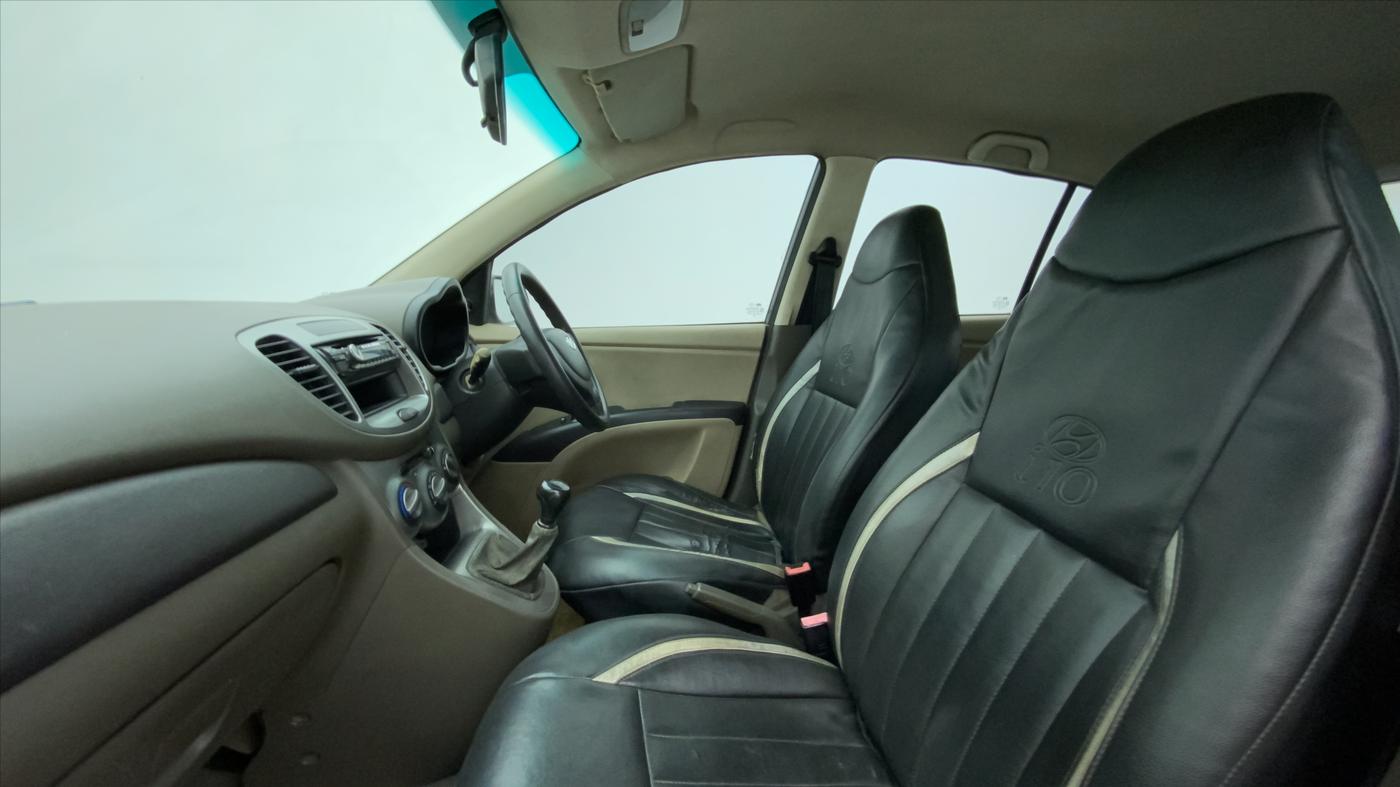 2011 Hyundai i10 MAGNA 1.1, Petrol, Manual, 1,02,385 km, Right Side Front Door Cabin