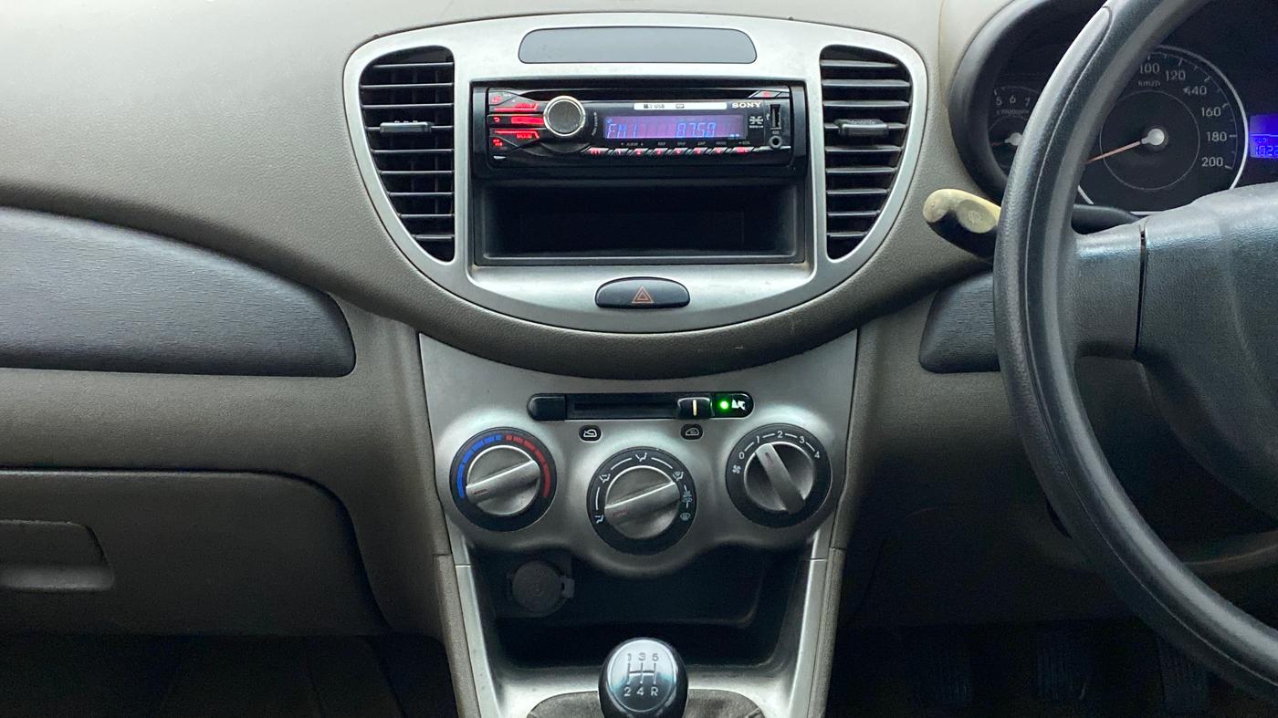 2011 Hyundai i10 MAGNA 1.1, Petrol, Manual, 1,02,385 km, Air Conditioner