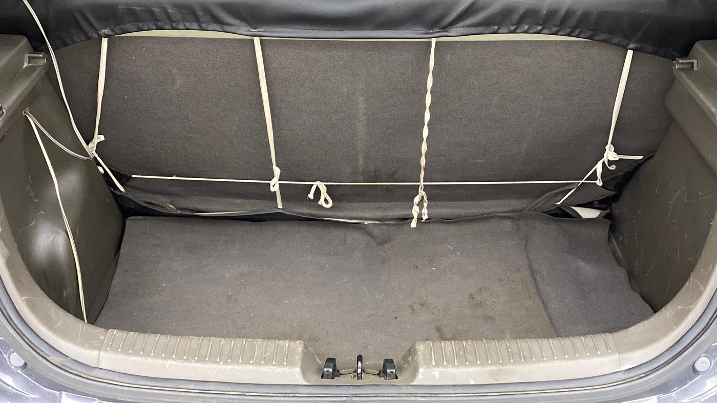 2011 Hyundai i10 MAGNA 1.1, Petrol, Manual, 1,02,385 km, Boot Inside