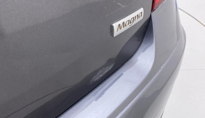 2011 Hyundai i10 MAGNA 1.1, Petrol, Manual, 1,02,385 km, Dicky (Boot door) - Slightly dented