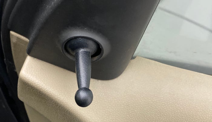 2011 Hyundai i10 MAGNA 1.1, Petrol, Manual, 1,02,385 km, Right rear-view mirror - ORVM knob broken and not working