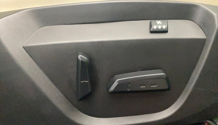 2022 Tata Safari XZ PLUS, Diesel, Manual, 49,123 km, Driver Side Adjustment Panel