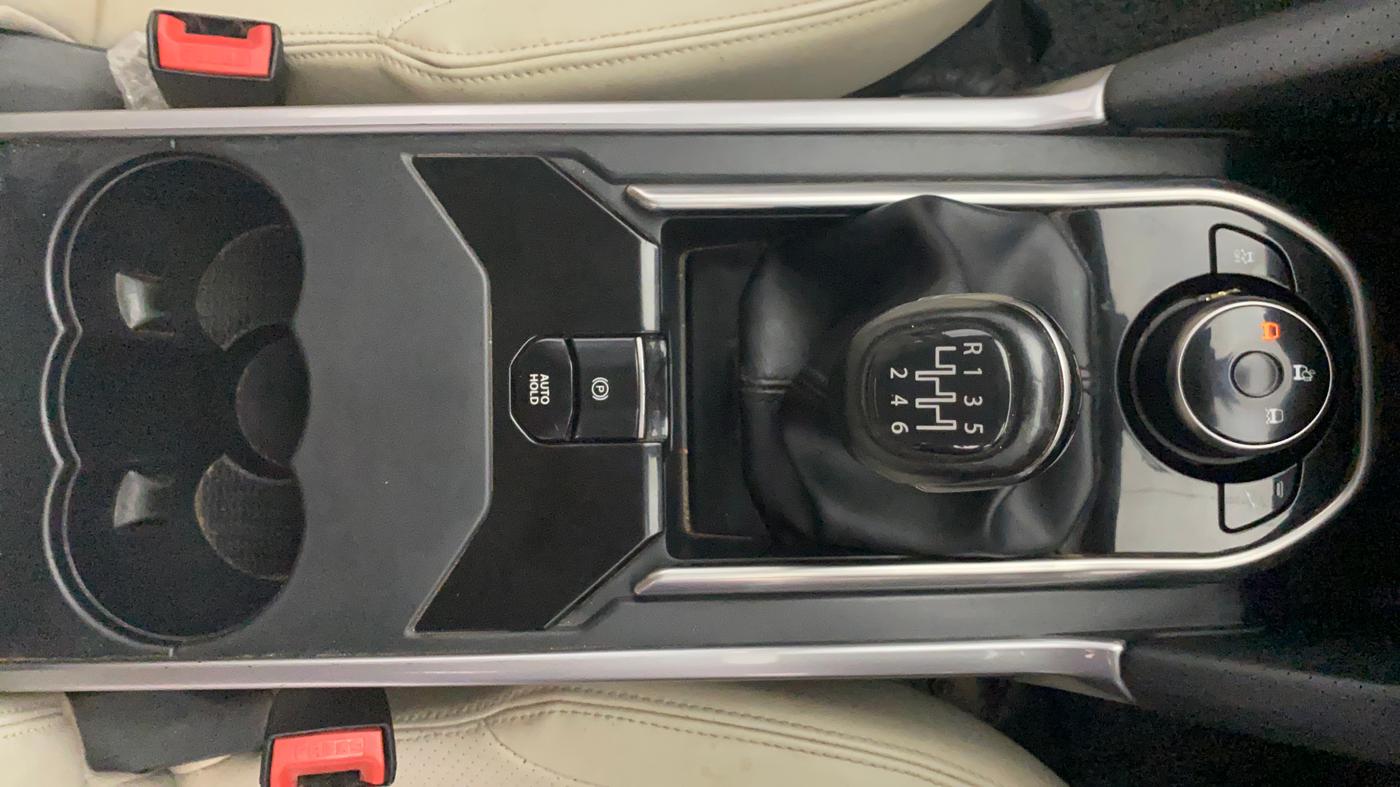 2022 Tata Safari XZ PLUS, Diesel, Manual, 49,123 km, Gear Lever