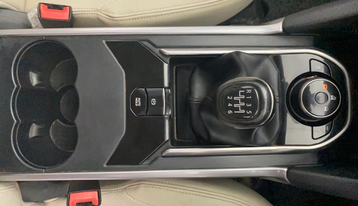 2022 Tata Safari XZ PLUS, Diesel, Manual, 49,123 km, Gear Lever