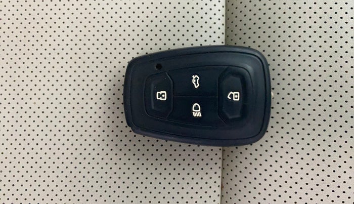 2022 Tata Safari XZ PLUS, Diesel, Manual, 49,123 km, Key Close Up