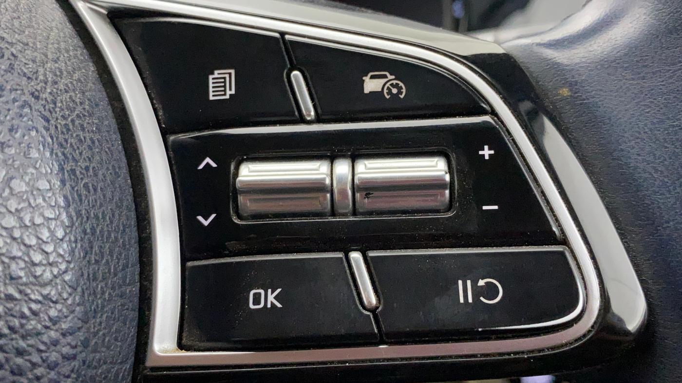 2022 KIA CARENS LUXURY PLUS 1.4 PETROL 7 STR, Petrol, Manual, 30,336 km, Adaptive Cruise Control