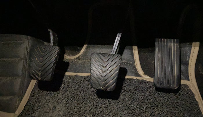 2022 KIA CARENS LUXURY PLUS 1.4 PETROL 7 STR, Petrol, Manual, 30,236 km, Pedals