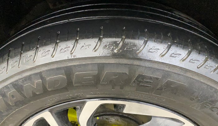 2022 KIA CARENS LUXURY PLUS 1.4 PETROL 7 STR, Petrol, Manual, 30,236 km, Right Rear Tyre Tread