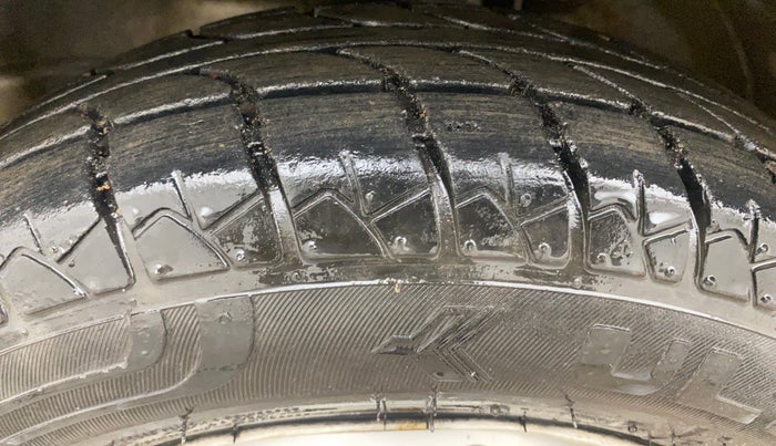 2013 Maruti Wagon R 1.0 LXI, Petrol, Manual, 62,223 km, Left Front Tyre Tread