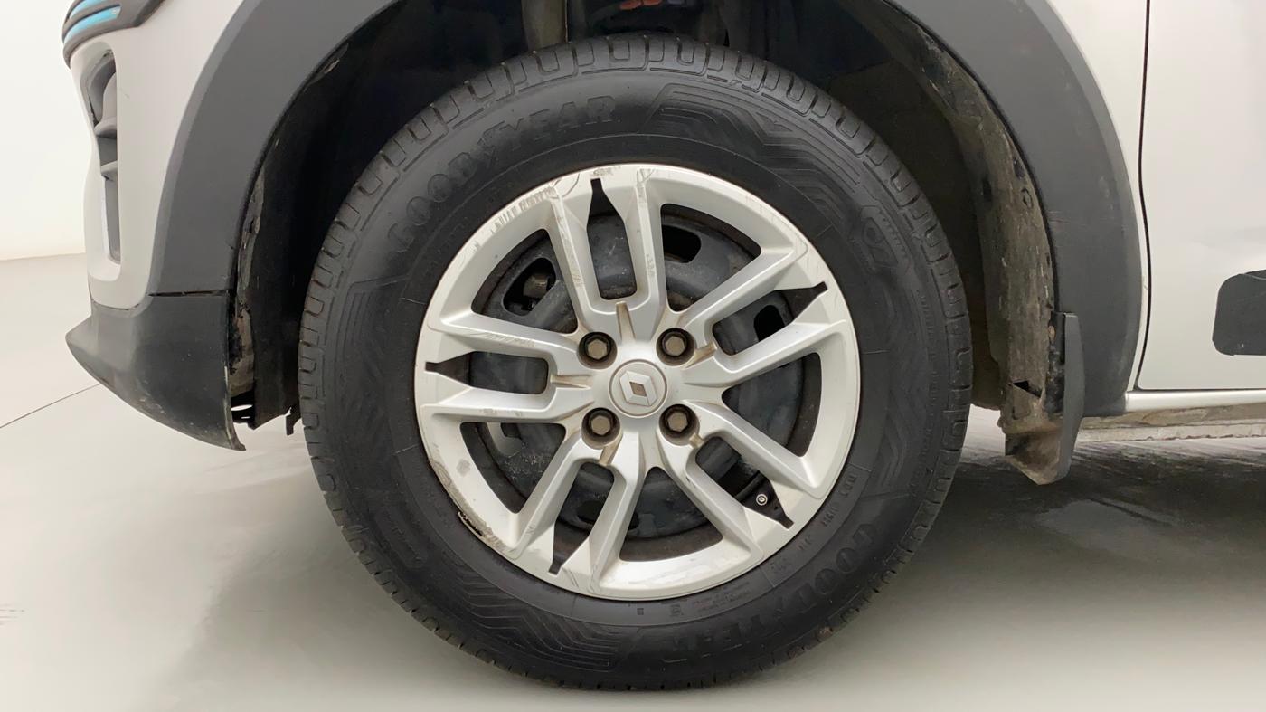 2020 Renault TRIBER RXT, Petrol, Manual, 58,372 km, Left Front Wheel