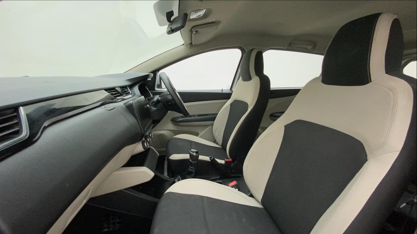 2020 Renault TRIBER RXT, Petrol, Manual, 58,372 km, Right Side Front Door Cabin