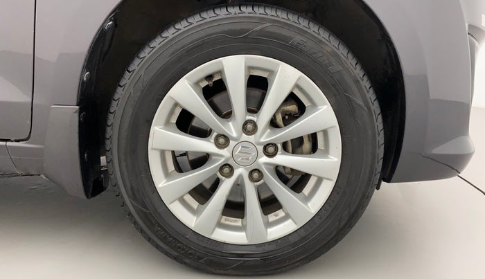 2013 Maruti Ertiga ZXI, CNG, Manual, 99,071 km, Right Front Wheel