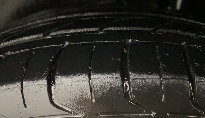 2013 Maruti Ertiga ZXI, CNG, Manual, 99,071 km, Left Rear Tyre Tread