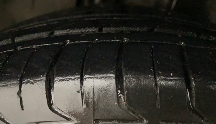 2013 Maruti Ertiga ZXI, CNG, Manual, 99,071 km, Right Rear Tyre Tread
