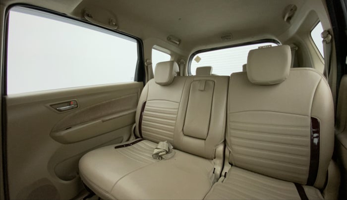 2013 Maruti Ertiga ZXI, CNG, Manual, 99,071 km, Right Side Rear Door Cabin