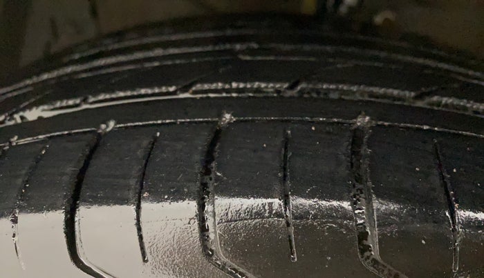 2013 Maruti Ertiga ZXI, CNG, Manual, 99,071 km, Left Front Tyre Tread
