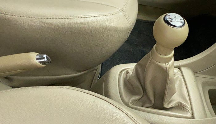 2013 Maruti Ertiga ZXI, CNG, Manual, 99,071 km, Gear Lever