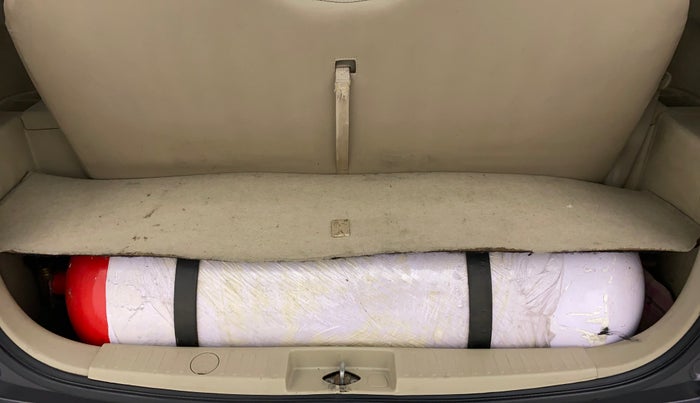 2013 Maruti Ertiga ZXI, CNG, Manual, 99,071 km, Boot Inside