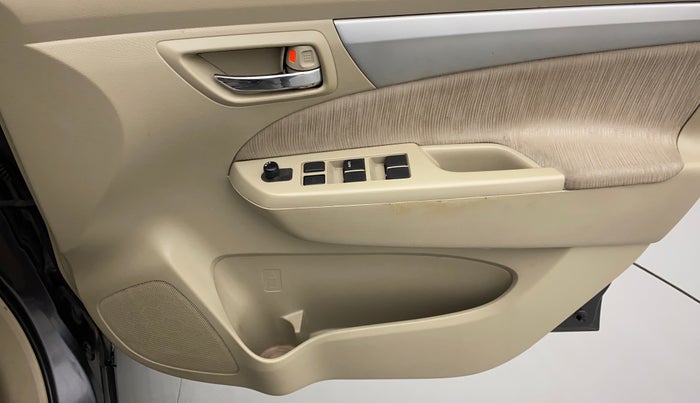 2013 Maruti Ertiga ZXI, CNG, Manual, 99,071 km, Driver Side Door Panels Control