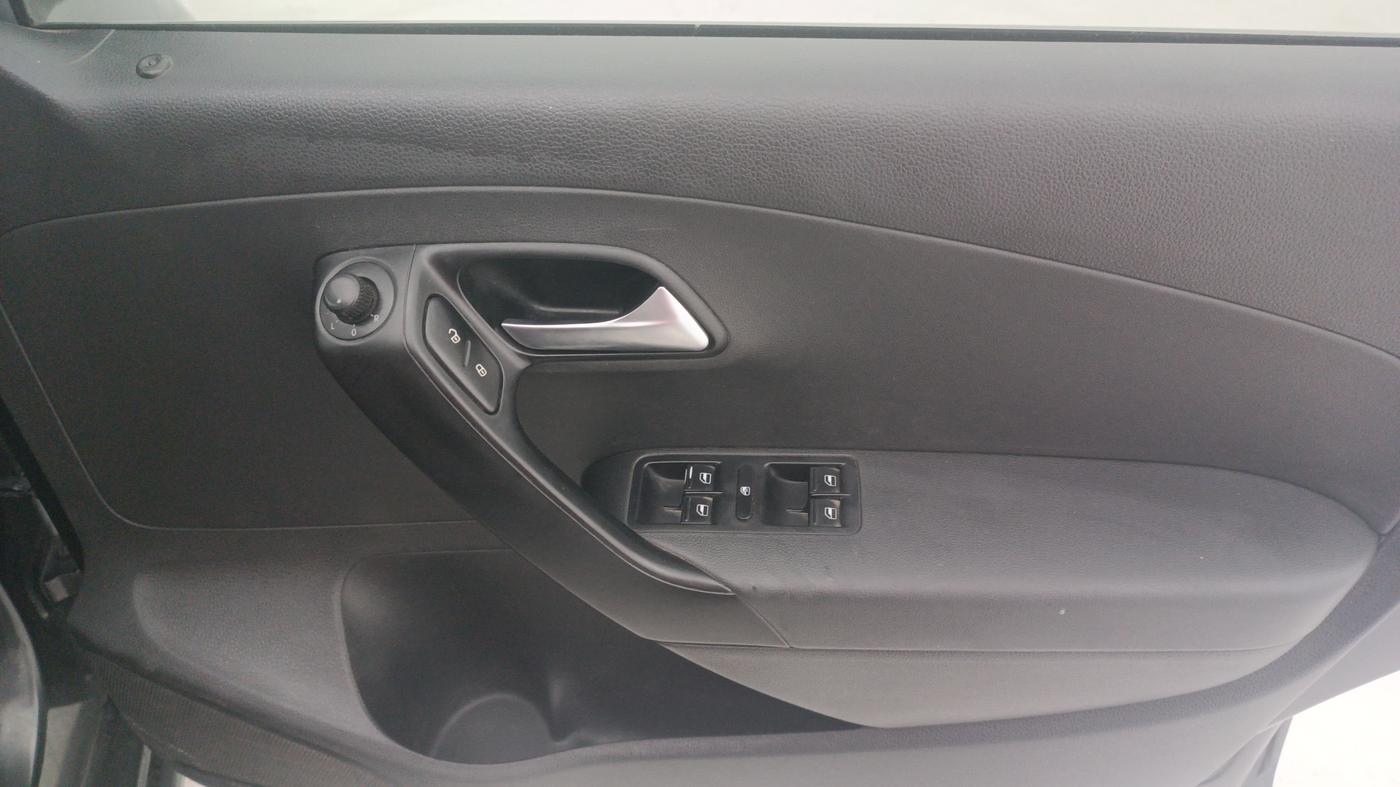 2015 Volkswagen Polo COMFORTLINE 1.2 Diesel, Diesel, Manual, 77,067 km, Driver Side Door Panels Control