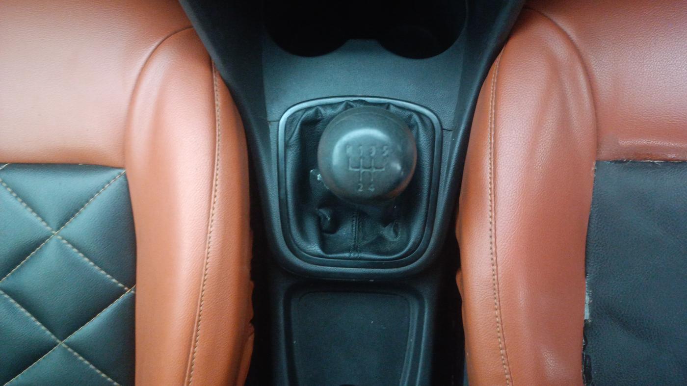 2015 Volkswagen Polo COMFORTLINE 1.2 Diesel, Diesel, Manual, 77,067 km, Gear Lever
