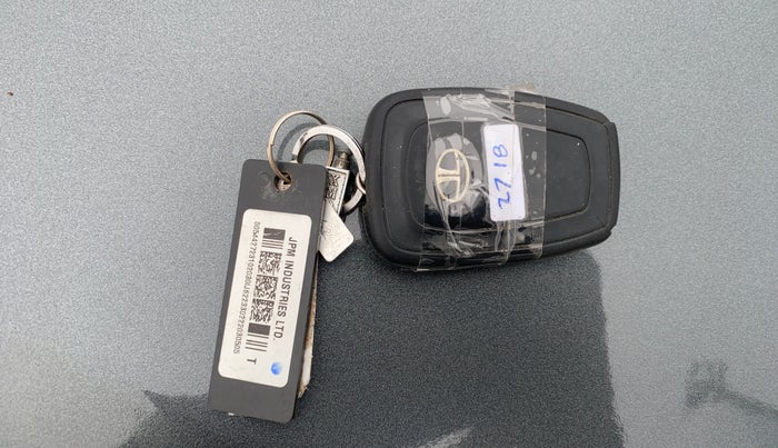 2022 Tata ALTROZ XZ PETROL, Petrol, Manual, 29,714 km, Key Close Up