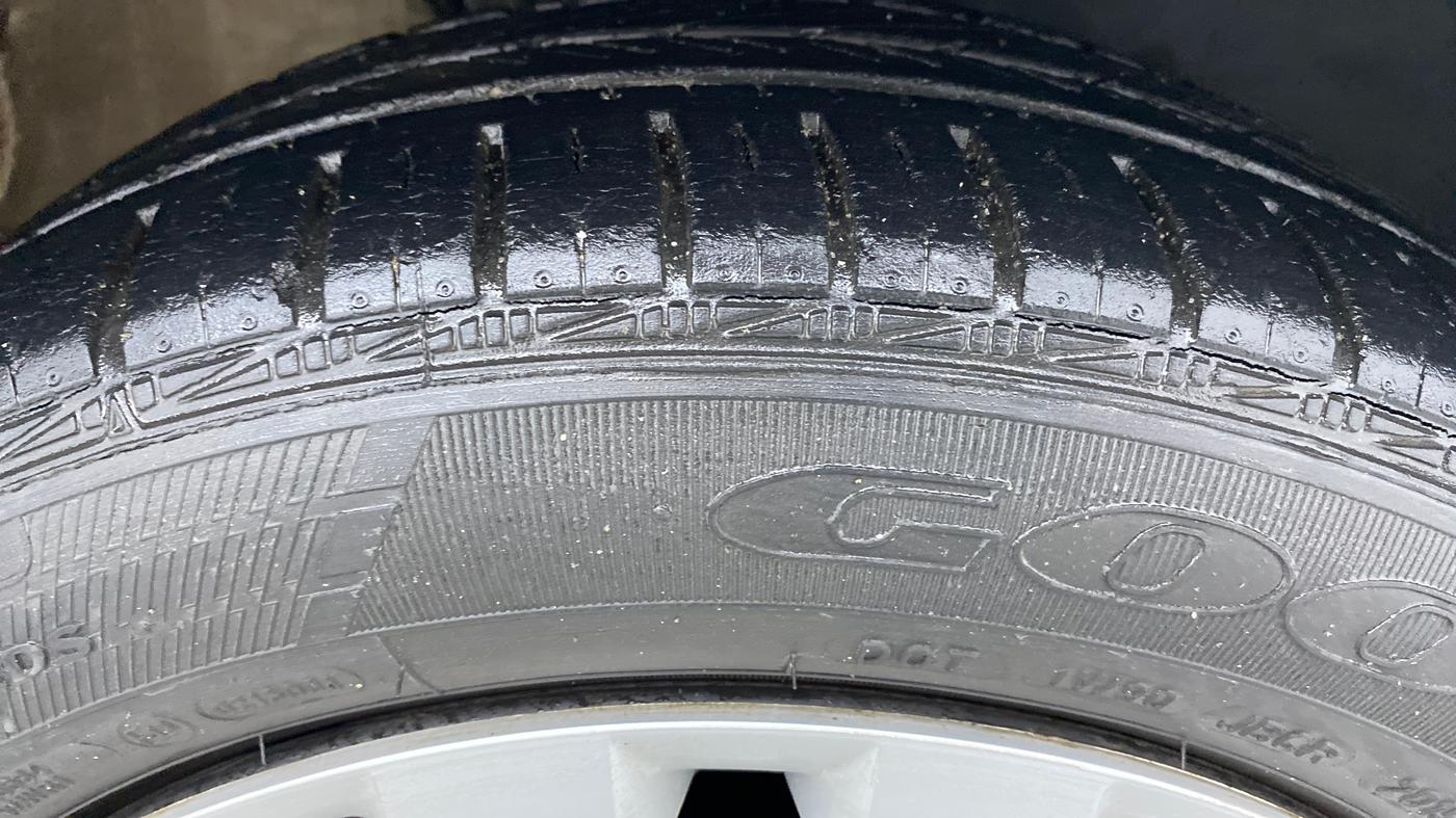 2018 Volkswagen Polo COMFORTLINE 1.0 PETROL, Petrol, Manual, 13,690 km, Right Front Tyre Tread