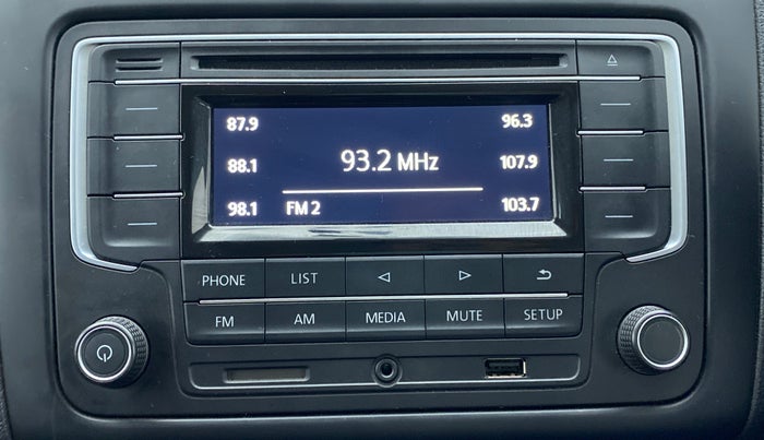 2018 Volkswagen Polo COMFORTLINE 1.0 PETROL, Petrol, Manual, 13,690 km, Infotainment System