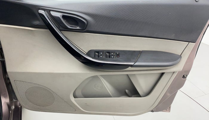 2017 Tata Tiago XT 1.2 REVOTRON, Petrol, Manual, 44,628 km, Driver Side Door Panels Control