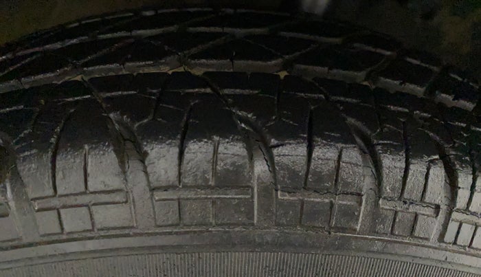 2012 Maruti Ritz VXI, Petrol, Manual, 19,582 km, Right Rear Tyre Tread
