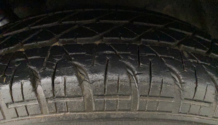 2012 Maruti Ritz VXI, Petrol, Manual, 19,582 km, Left Front Tyre Tread
