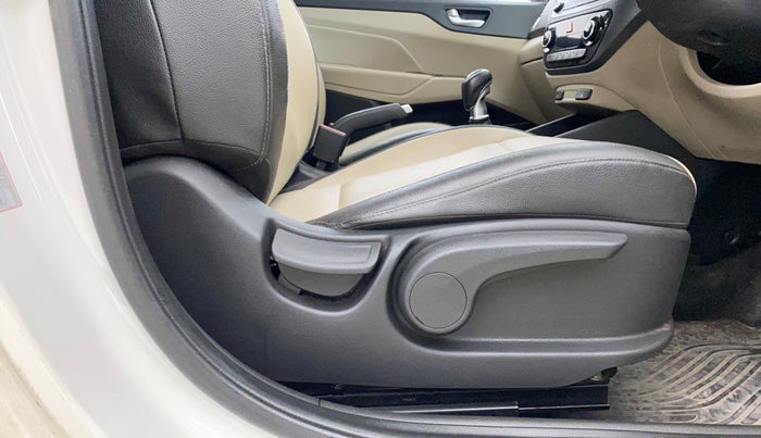 2017 Hyundai Verna 1.6 VTVT SX O, Petrol, Manual, 49,542 km, Driver Side Adjustment Panel