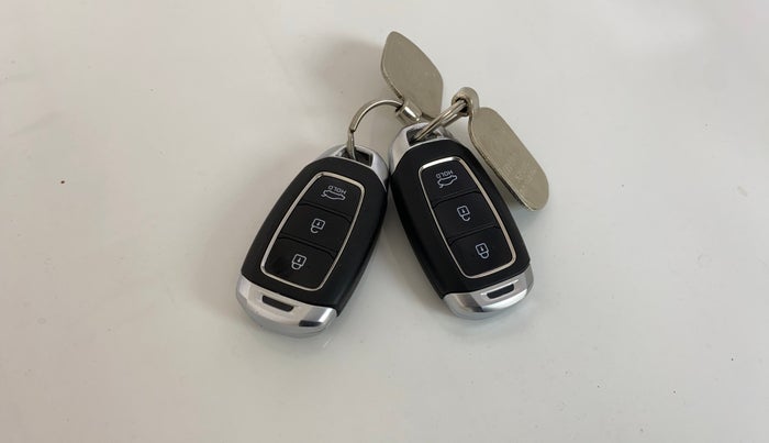 2017 Hyundai Verna 1.6 VTVT SX O, Petrol, Manual, 49,542 km, Key Close Up