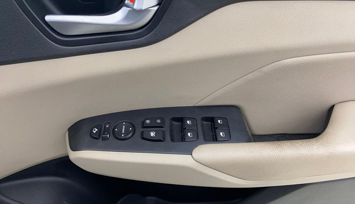 2017 Hyundai Verna 1.6 VTVT SX O, Petrol, Manual, 49,542 km, Driver Side Door Panels Control