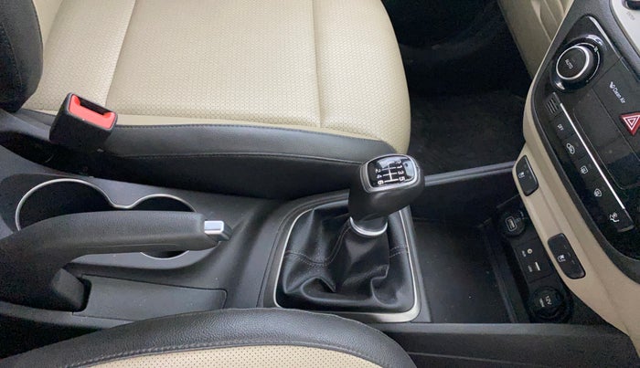 2017 Hyundai Verna 1.6 VTVT SX O, Petrol, Manual, 49,542 km, Gear Lever