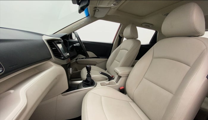 2019 Mahindra XUV300 W8(O) 1.2 PETROL DUAL TONE, Petrol, Manual, 9,646 km, Right Side Front Door Cabin