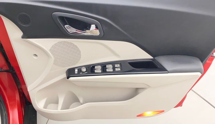 2019 Mahindra XUV300 W8(O) 1.2 PETROL DUAL TONE, Petrol, Manual, 9,646 km, Driver Side Door Panels Control