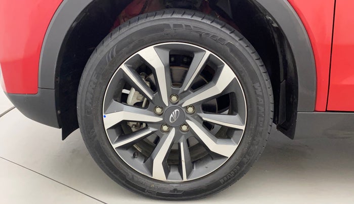 2019 Mahindra XUV300 W8(O) 1.2 PETROL DUAL TONE, Petrol, Manual, 9,646 km, Left Front Wheel