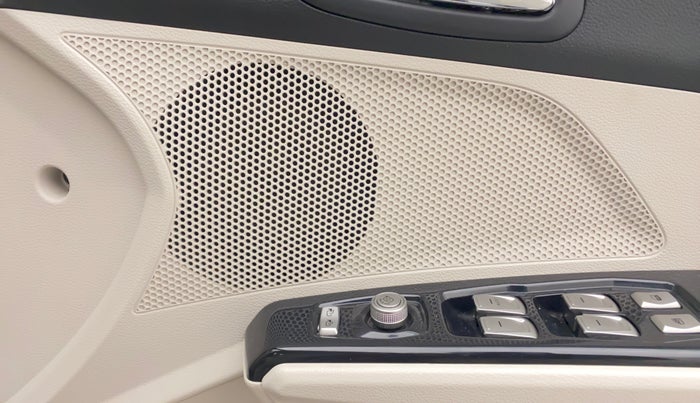 2019 Mahindra XUV300 W8(O) 1.2 PETROL DUAL TONE, Petrol, Manual, 9,646 km, Speaker
