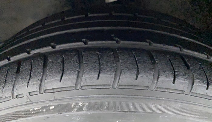 2016 Toyota Corolla Altis VL AT, Petrol, Automatic, 42,403 km, Left Front Tyre Tread