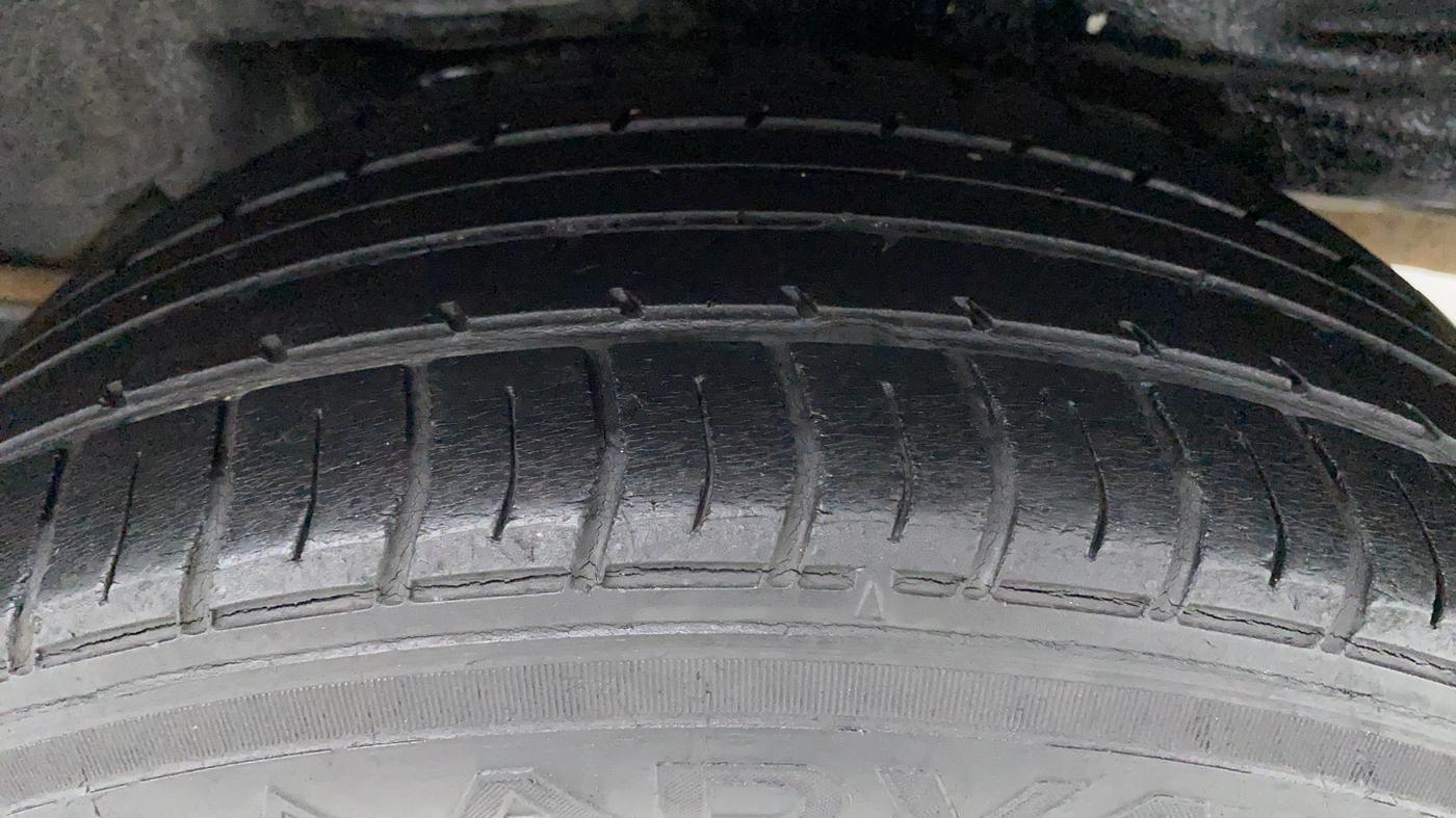 2016 Toyota Corolla Altis VL AT, Petrol, Automatic, 42,403 km, Left Rear Tyre Tread