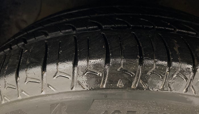 2018 Hyundai Xcent SX 1.2, Petrol, Manual, 79,890 km, Left Front Tyre Tread