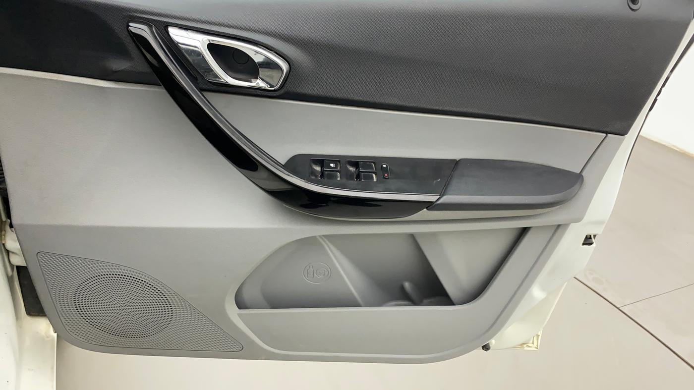 2020 Tata Tiago XZ PLUS PETROL, Petrol, Manual, 61,902 km, Driver Side Door Panels Control