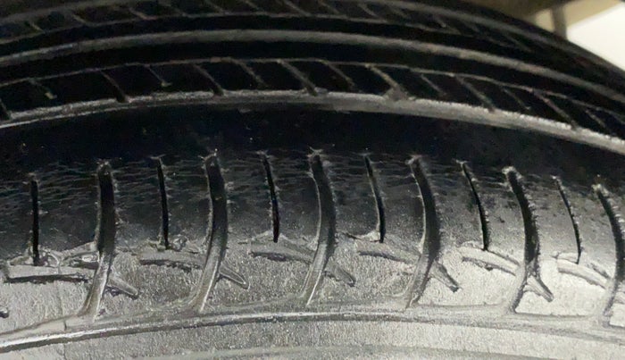 2017 Maruti Baleno DELTA PETROL 1.2, Petrol, Manual, 68,621 km, Left Rear Tyre Tread