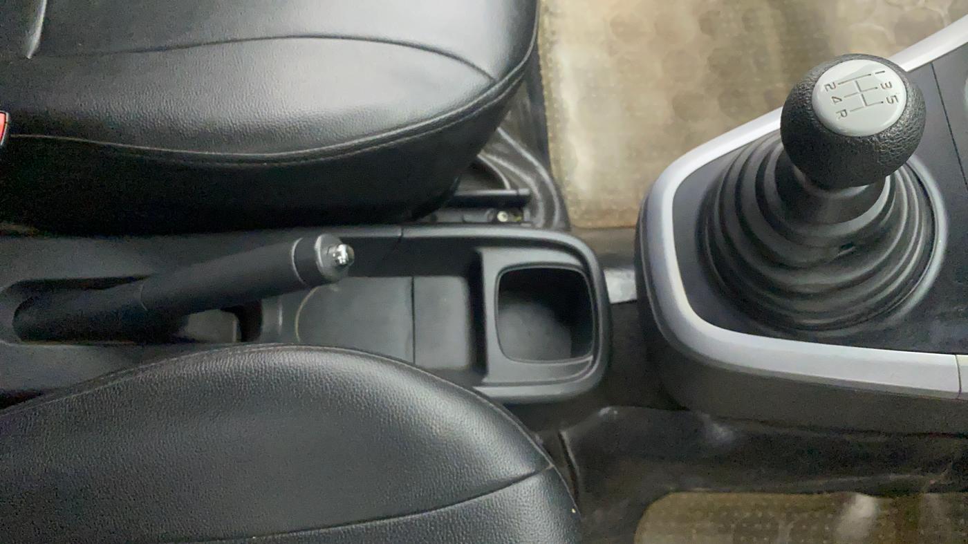 2014 Maruti Ritz ZXI, Petrol, Manual, 34,379 km, Gear Lever