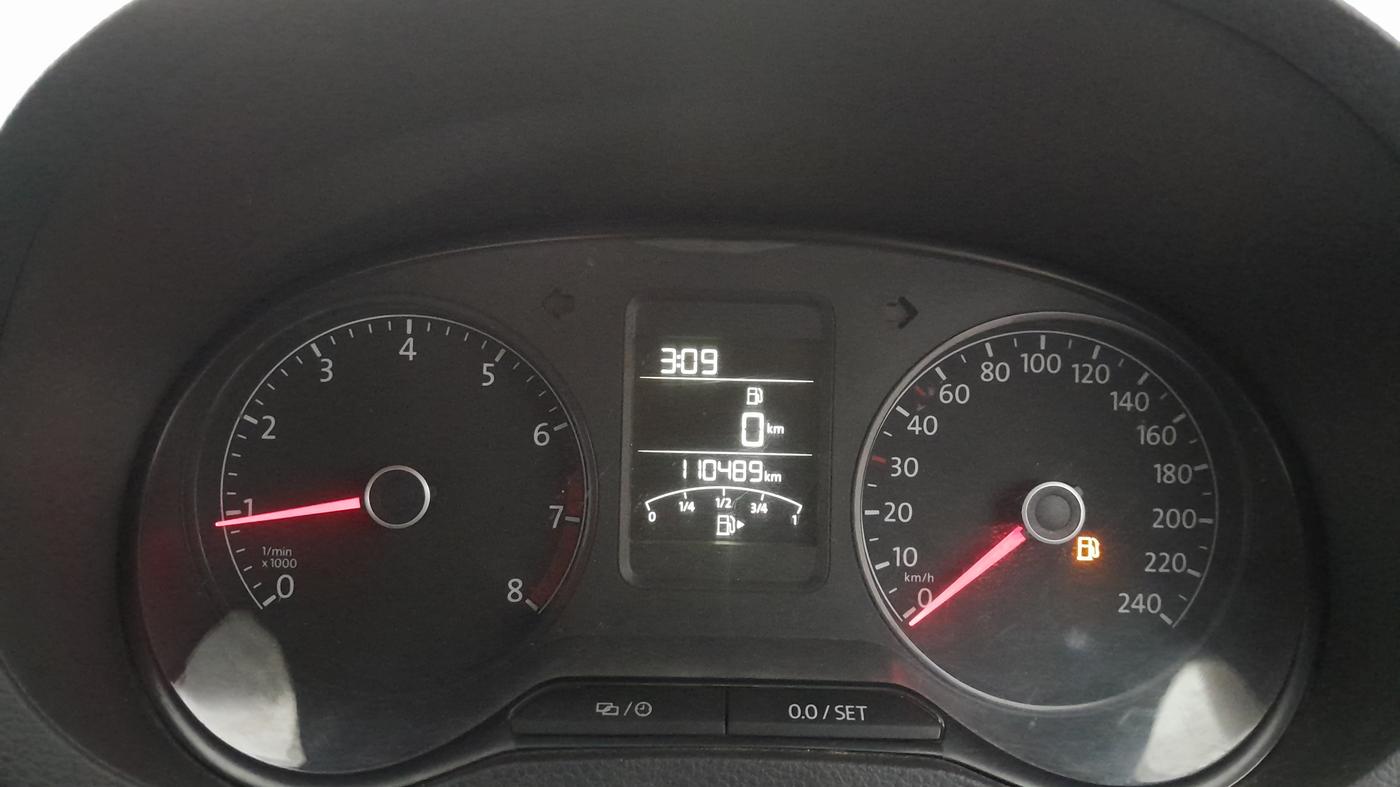 2017 Volkswagen Polo HIGHLINE1.2L, Petrol, Manual, 1,10,489 km, Odometer Image