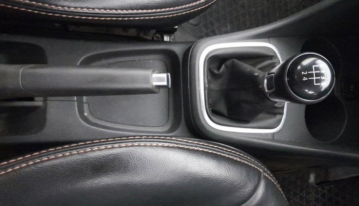 2017 Volkswagen Polo HIGHLINE1.2L, Petrol, Manual, 1,10,489 km, Gear Lever