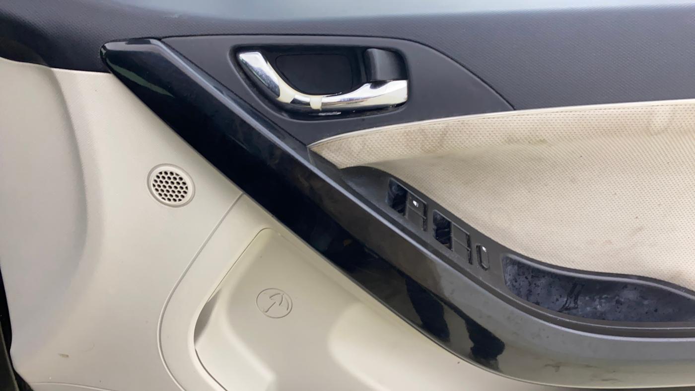 2021 Tata NEXON XZ PLUS DIESEL, Diesel, Manual, 1,29,954 km, Driver Side Door Panels Control