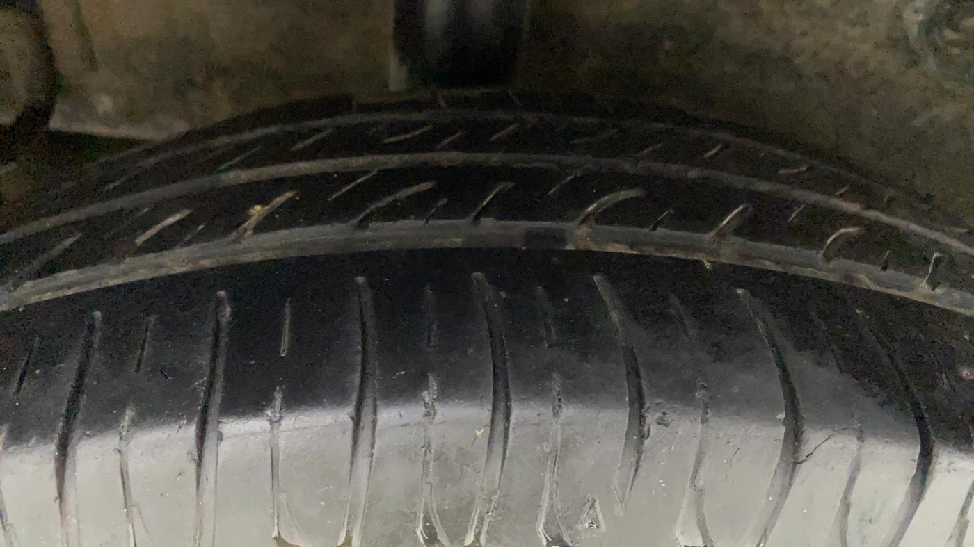 2015 Maruti Celerio ZXI AMT, Petrol, Automatic, 1,06,212 km, Right Rear Tyre Tread