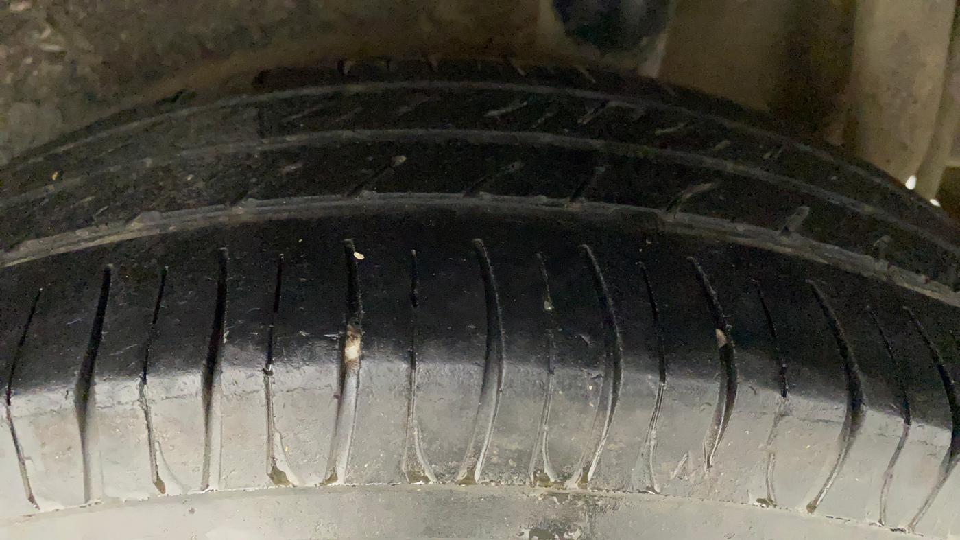 2015 Maruti Celerio ZXI AMT, Petrol, Automatic, 1,06,212 km, Left Rear Tyre Tread